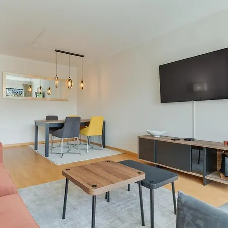 Atlantic Dutchman Heated Pool & Parking Apartment